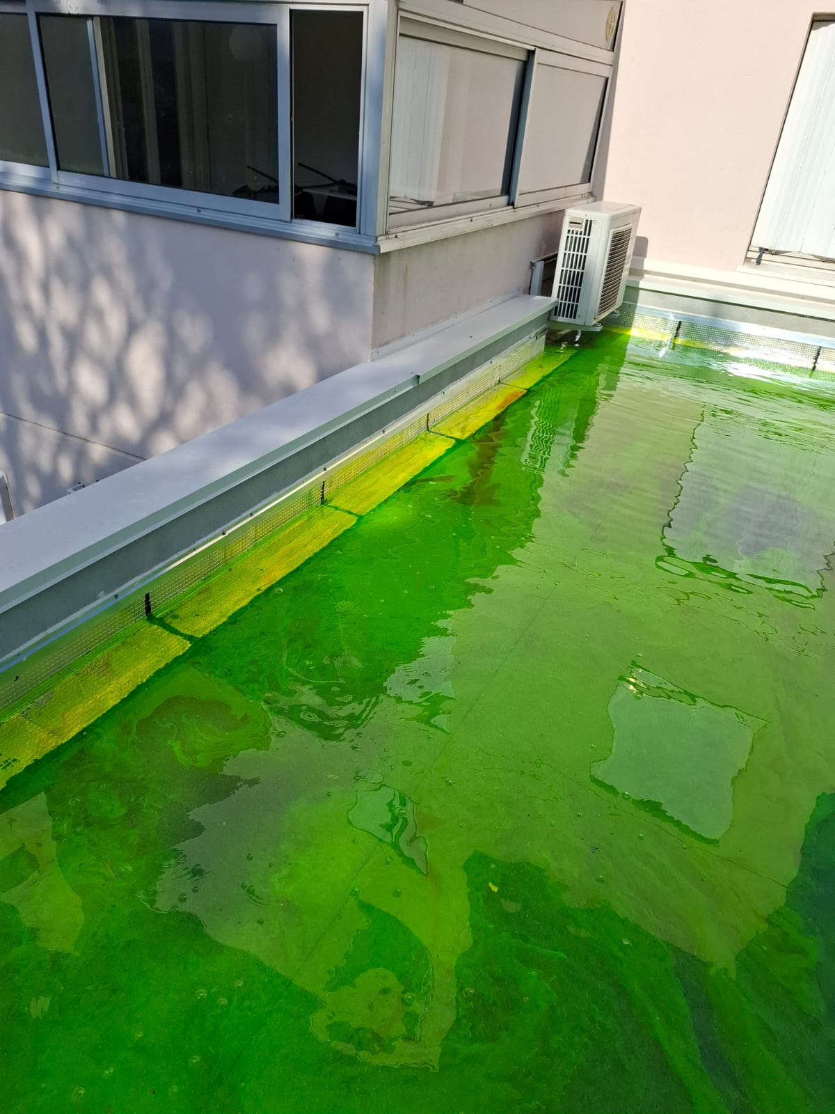 Recherche de fuite par mise en eau avec colorant